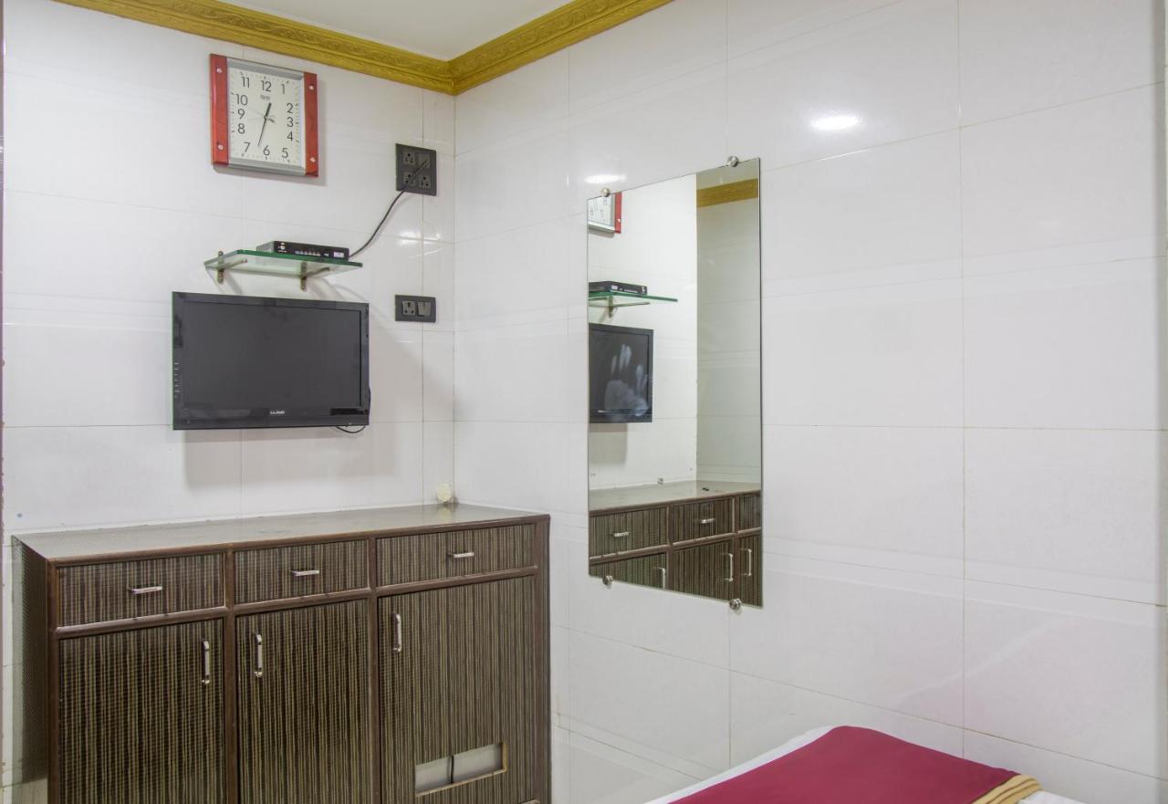 Relax Guest House Mumbai  Buitenkant foto