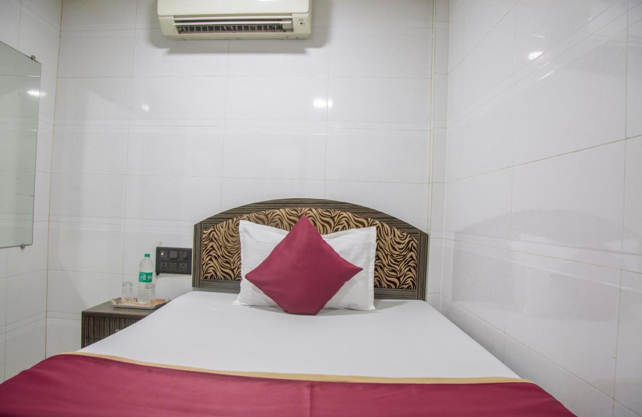 Relax Guest House Mumbai  Buitenkant foto